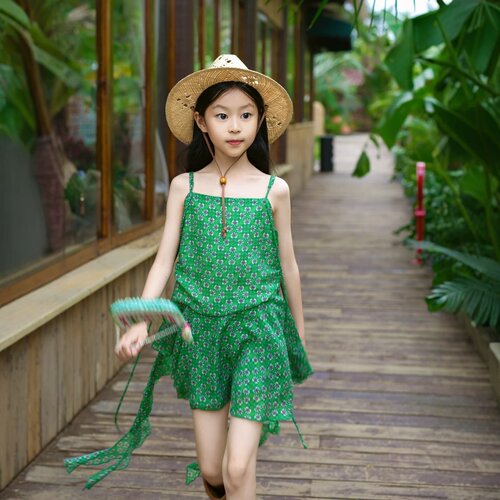 青野碎花夏季不规则碎花吊带裙