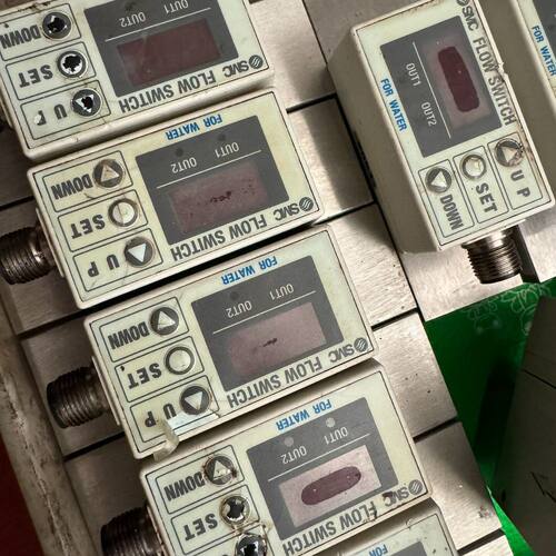 日本水用流量开关PF2W720-04-67-M