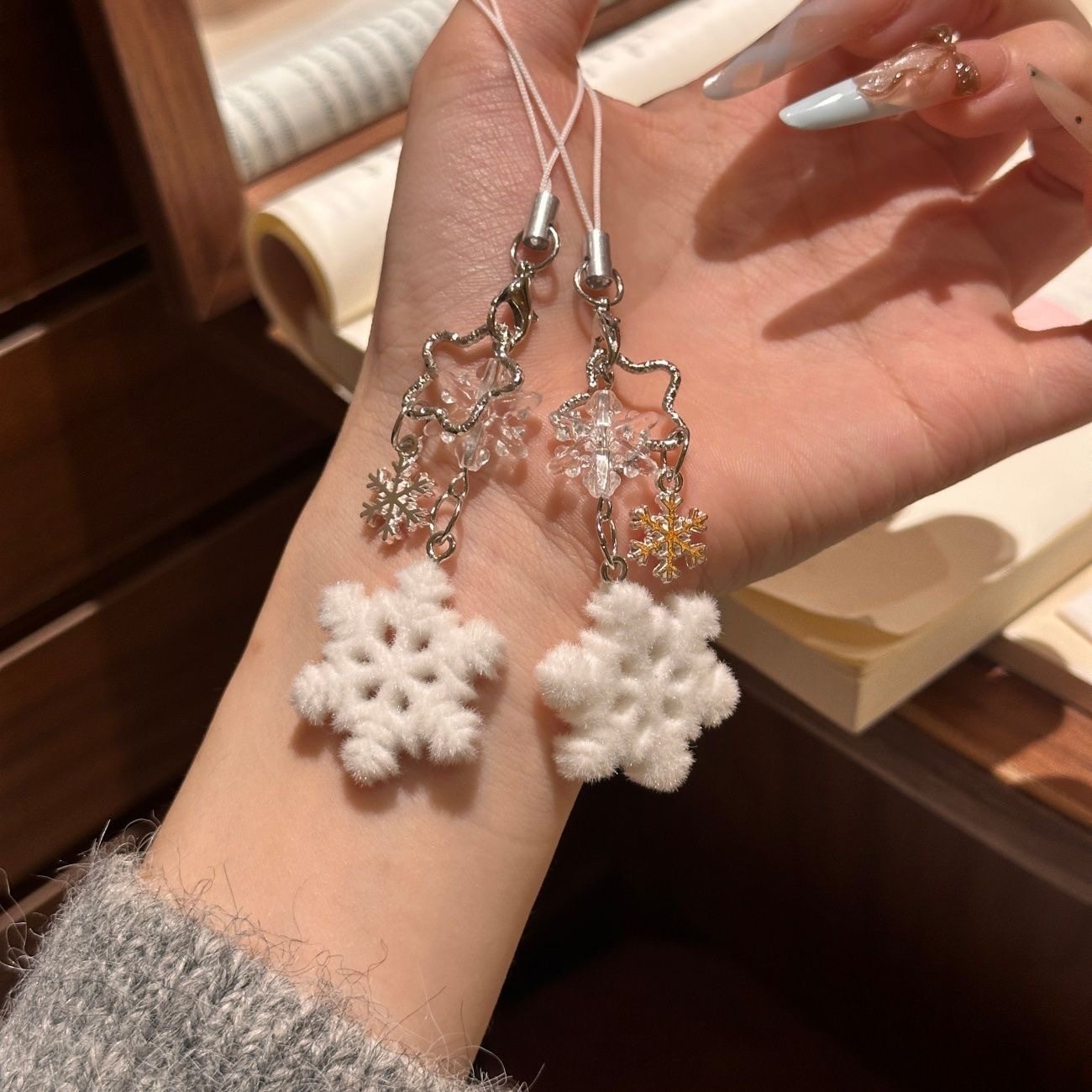 甜美圣诞雪花挂件冬日植绒雪花包包钥匙扣手机链圣诞节闺蜜礼物