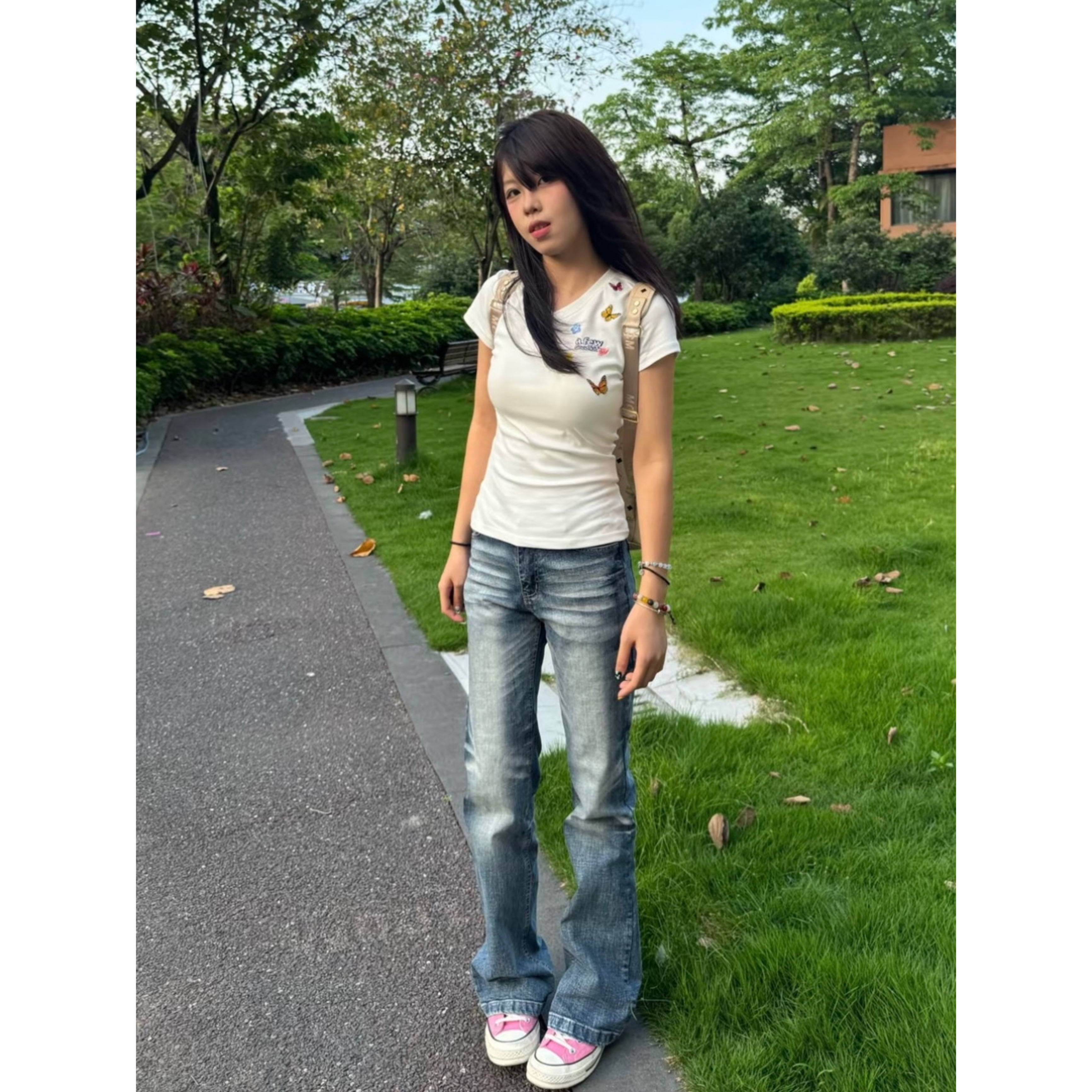 美式彩色蝴蝶刺绣V领正肩短袖t恤