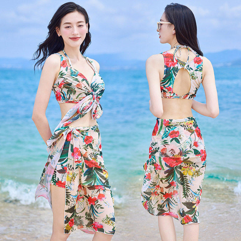 泳衣女2025新款比基尼三件套海边度假性感高级感保守分体显瘦微胖