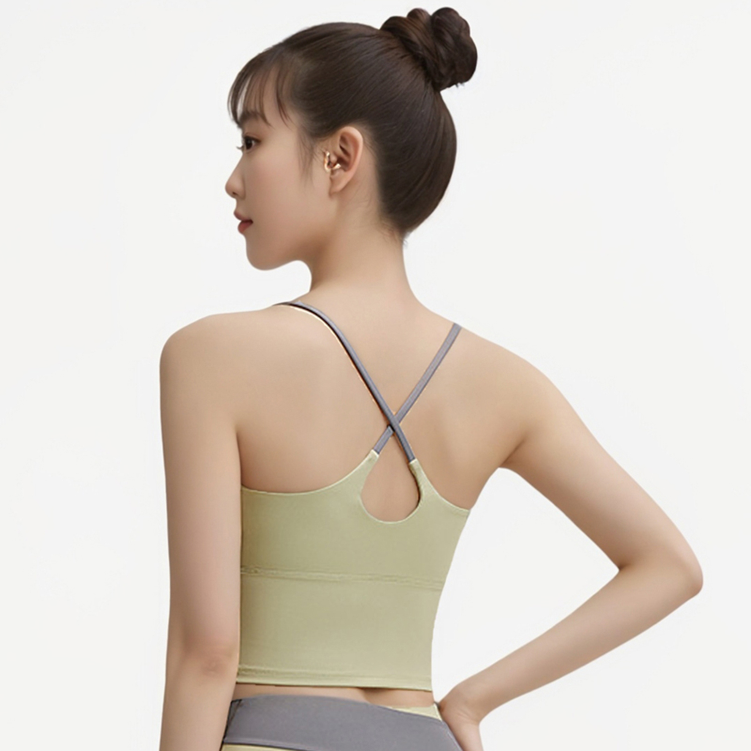 一体式固定杯交叉细肩带运动内衣