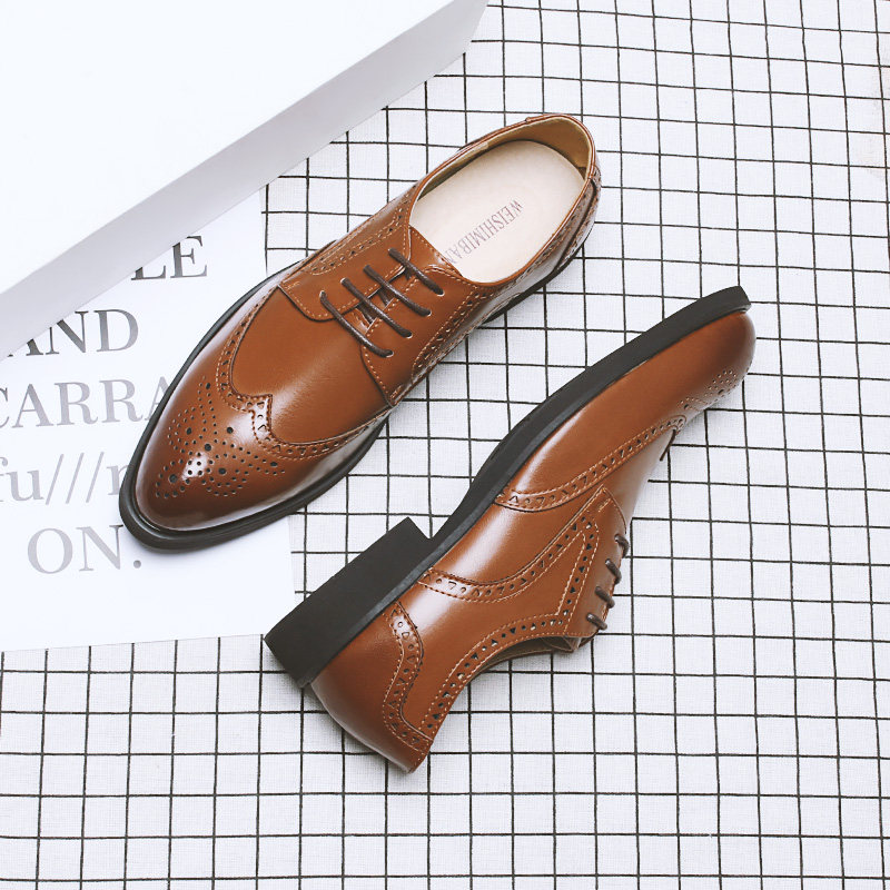 LEATHER SHOES MENS 2024 BROGUE CARVED WEDDING GROOM SHOES KOREAN VERSION OF THE TREND OF 100 SUITS AND HAIRSTYLISTS MENS SHOES