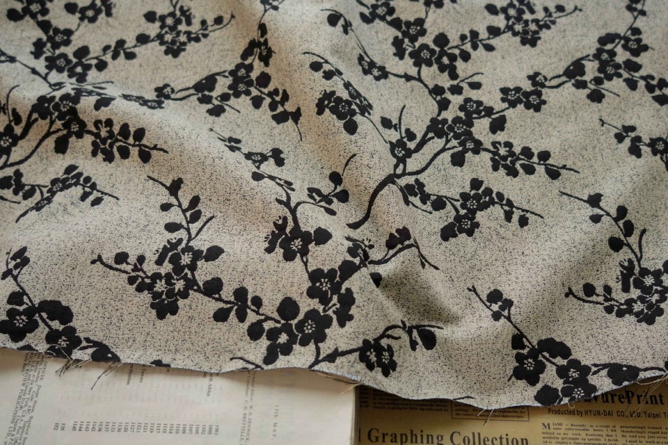 新中式经典杏色梅花树枝浮雕女装旗袍面料春秋优雅抱枕花束装饰布