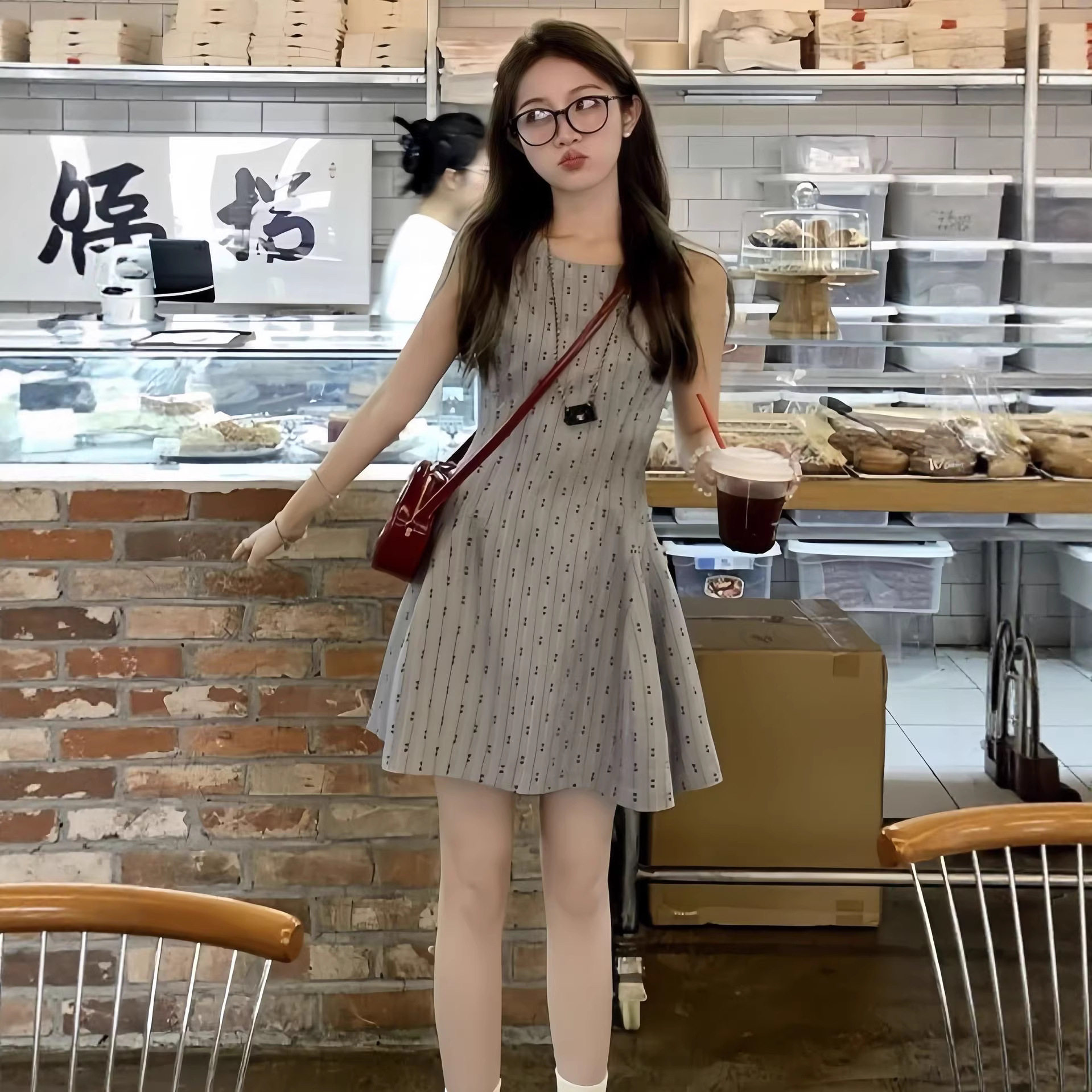夏季法式复古灰色碎花显瘦连衣裙