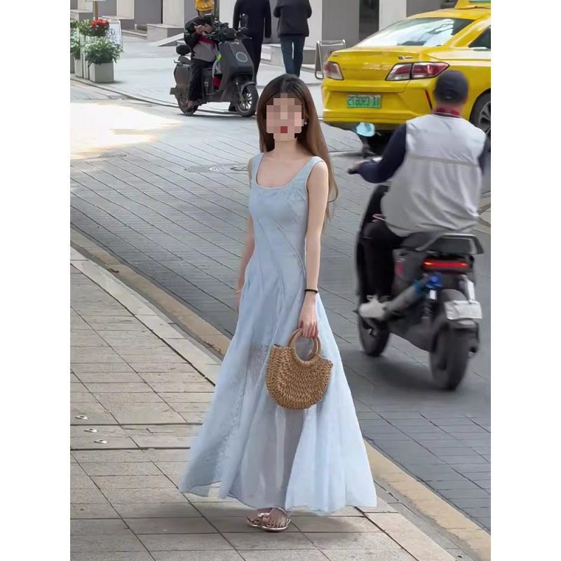 蓝色蕾丝背心吊带连衣裙