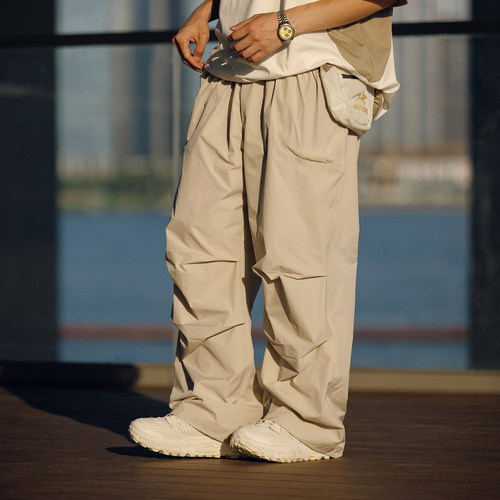 BananaClub尼龙伞兵长裤