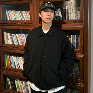 BananaClub 进口面料TR混纺 明线复古宽松方领弯刀袖教练夹克外套