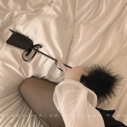 桃之妖妖 不乖老师打你了 羽毛小皮拍SP道具打屁屁皮鞭前戏