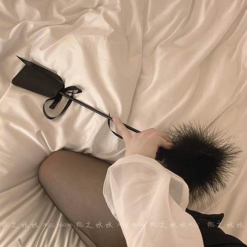 桃之妖妖 不乖老师打你了 羽毛小皮拍SP道具打屁屁皮鞭前戏