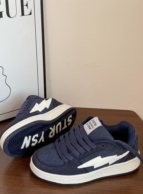 2025冬季新款港风深蓝面包鞋韩版学生百搭板鞋女ins运动休闲板鞋