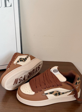 原创小众卡其深棕面包鞋ins潮2025冬季新款板鞋百搭休闲小白鞋女