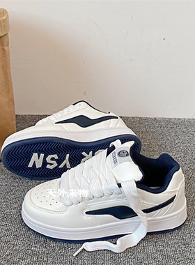 港风超火爆款情侣百搭运动休闲鞋2025春季厚底面包鞋学生小白鞋潮