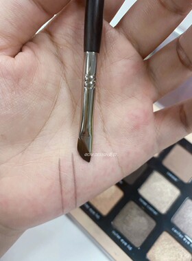 王霏霏同款！卧蚕刷子扁平斜角锋极细镰刀眼线刷