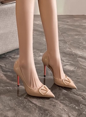 2025新款细跟尖头漆皮名媛高跟鞋侧空红底裸色浅口气质单鞋女