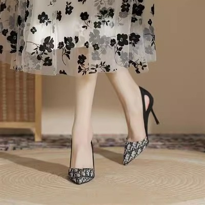 单鞋尖头浅口气质百搭高跟鞋新款