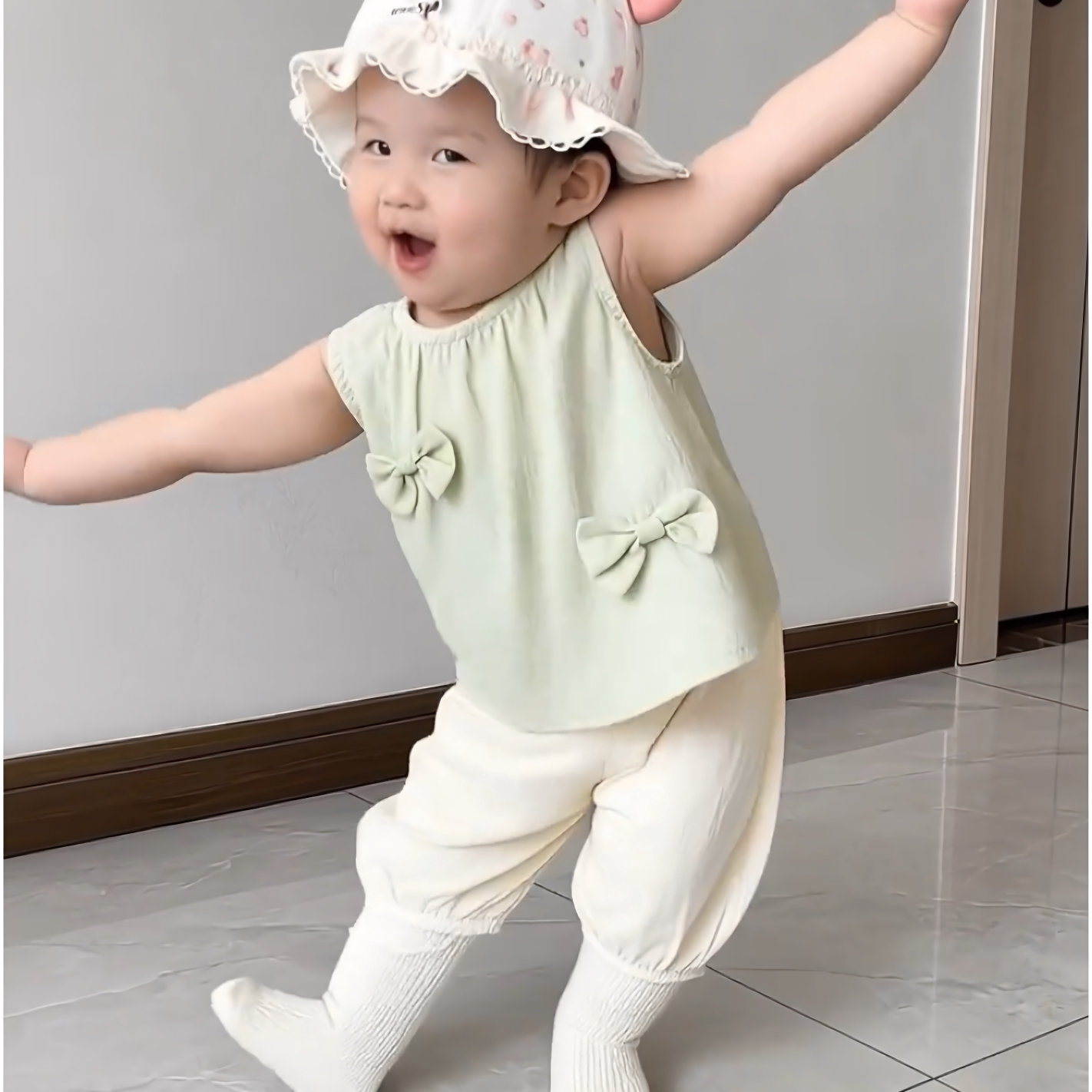 清新薄款儿童两件套小女童宝宝蝴蝶结无袖上衣+九分裤子夏日套装