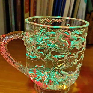 发光杯子遇水七彩杯变色网红闪光杯发光玩具倒水酒吧杯魔术杯感应