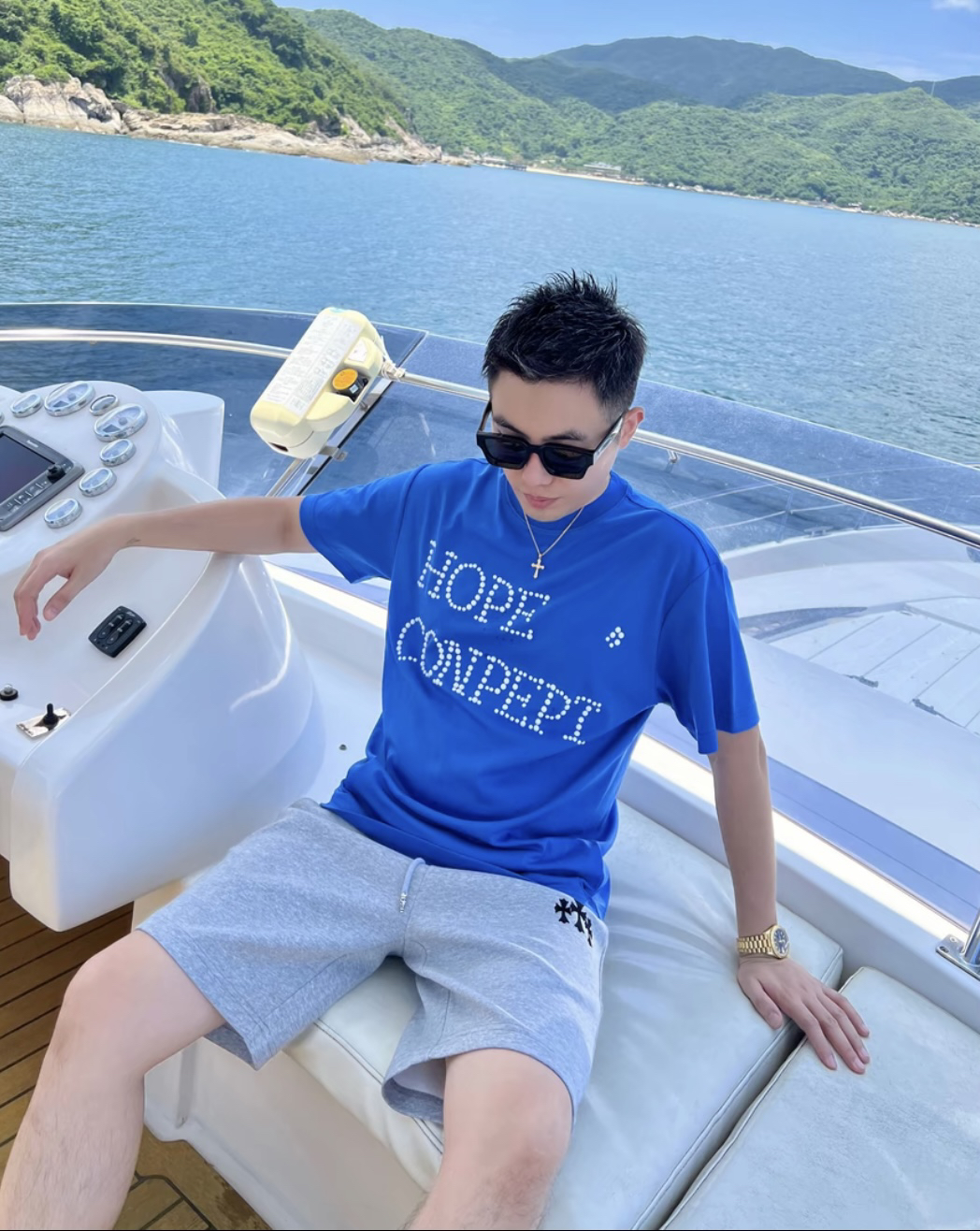 2025夏季新款潮牌珍珠标语短袖重工情侣T恤夏男女同款宽松休闲