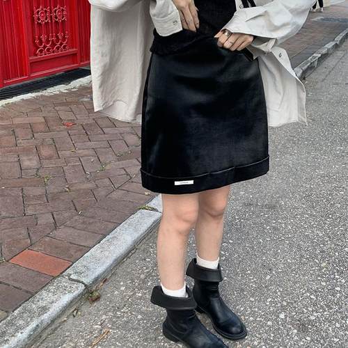 44AaSi 流光缎面 翻边半身裙女高腰设计感短款A字裙