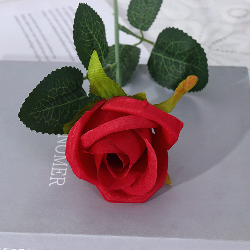 红色玫瑰花仿真花单支客厅餐桌装饰假花绢花塑料摆件插花干花摆设