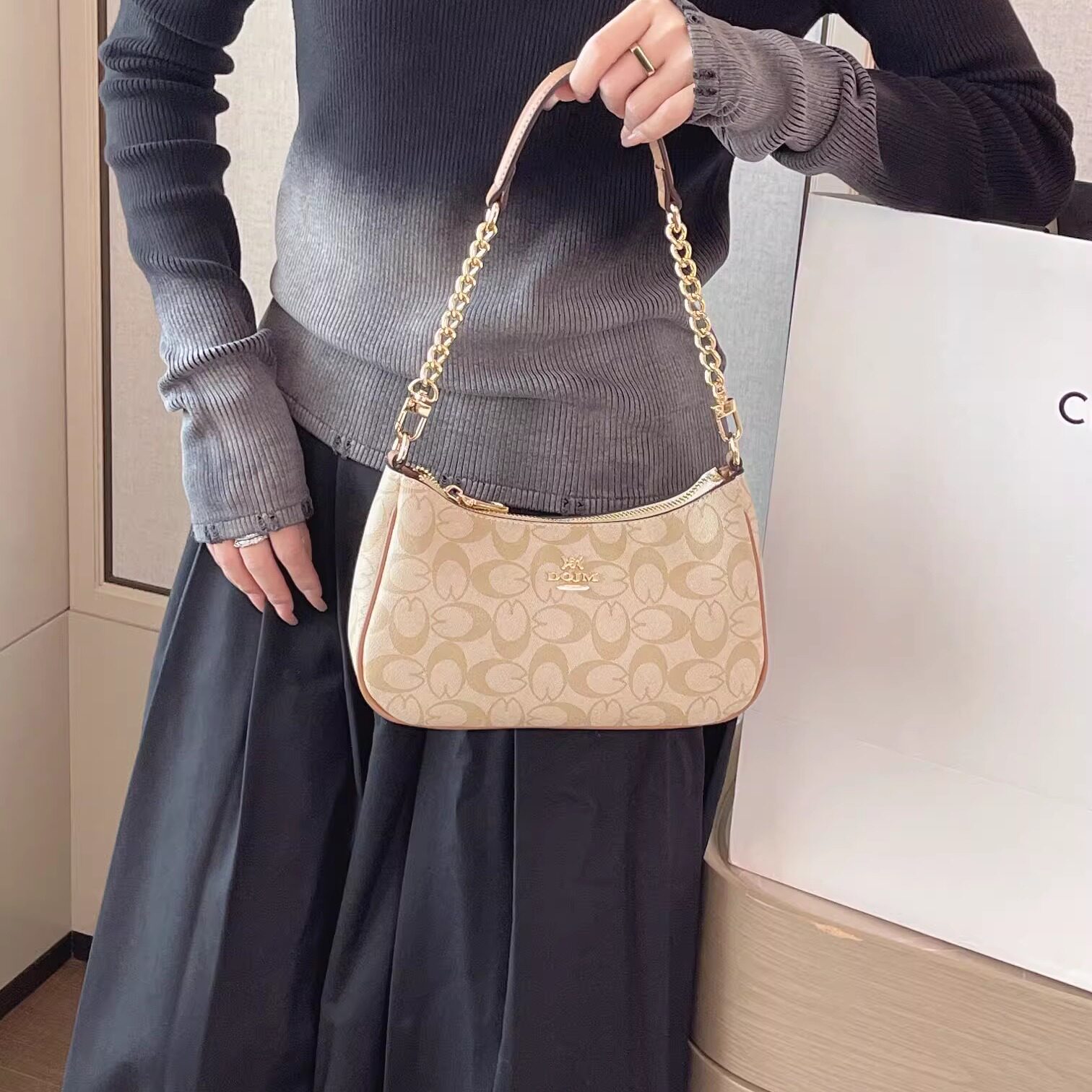 优草坊正品女包2026新轻便柔软链条老花腋下包通勤洋派单肩斜挎麻