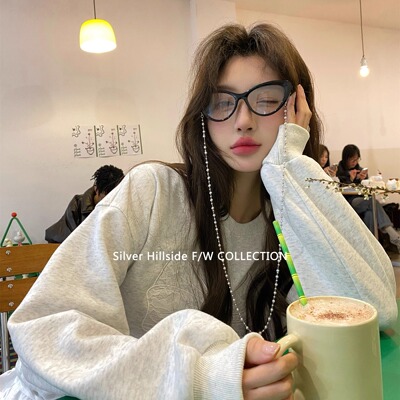 银色山坡灰色圆领套头卫衣女