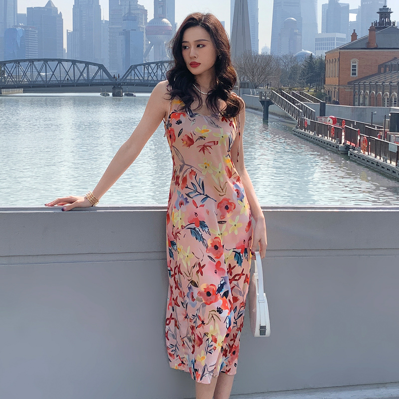 吊带裙女夏季高级感粉色连衣裙v领马卡龙油画裙子海边度假沙滩裙