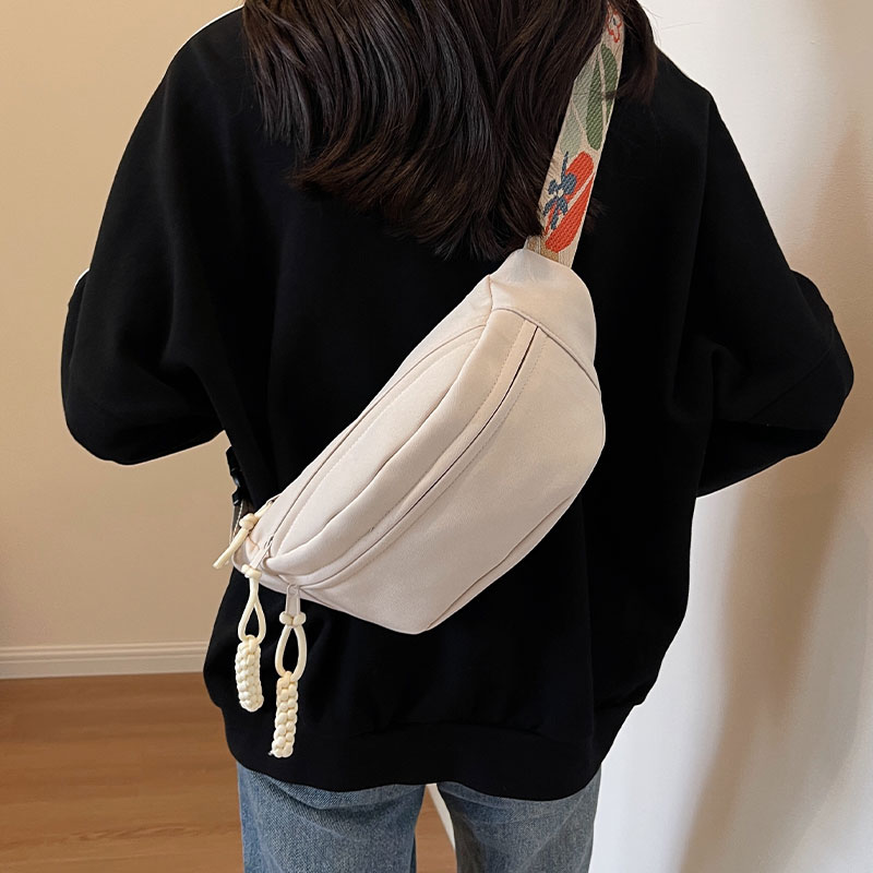 休闲帆布小包包女士腰包2025新款潮斜挎包运动胸包百搭小众单肩包