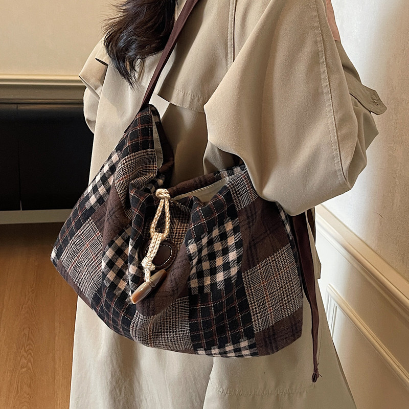 韩版复古格纹帆布包女式2025新款秋冬大容量休闲托特包百搭斜挎包