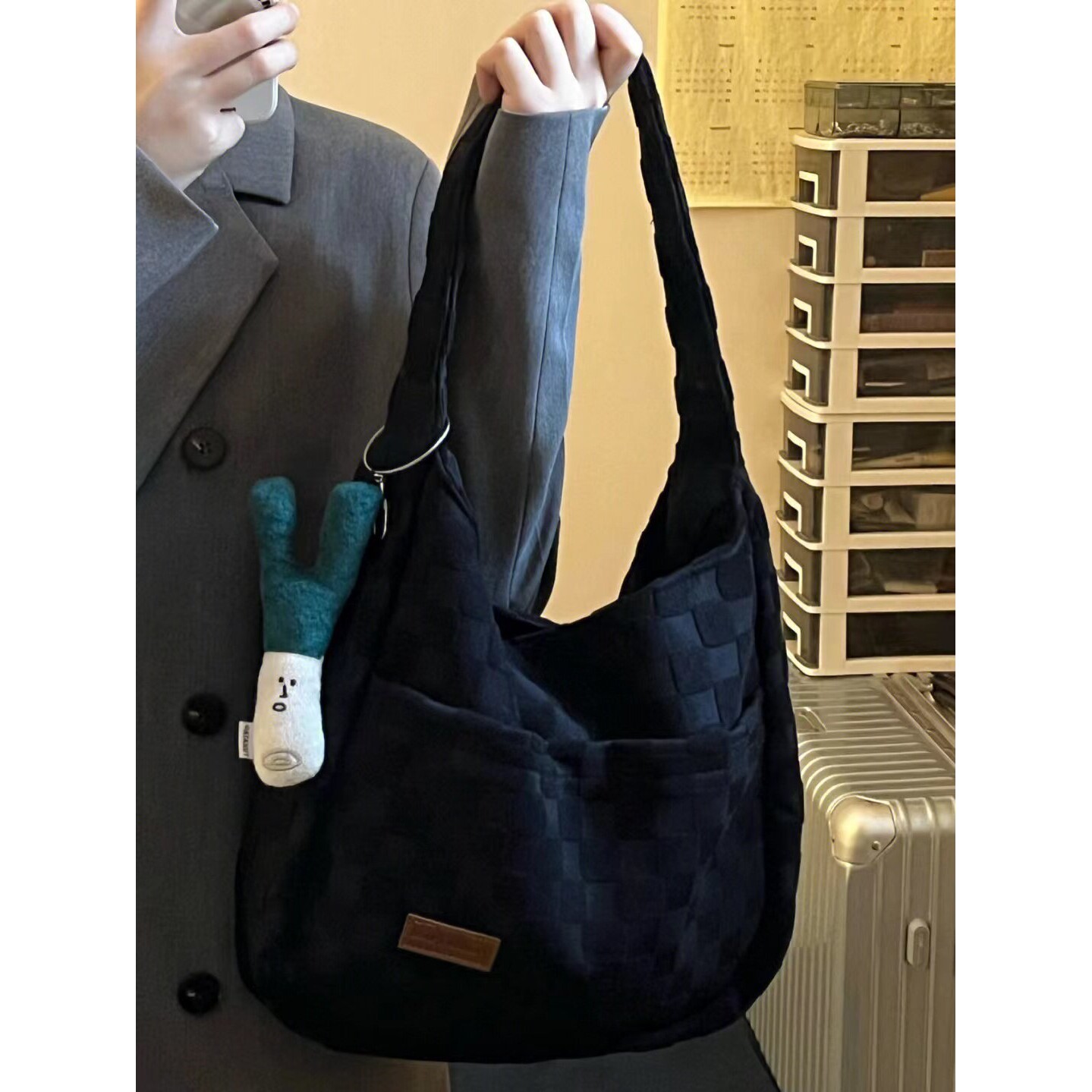 气质黑!赵露思同款黑色华夫格帆布斜挎包包女学生大容量托特包潮