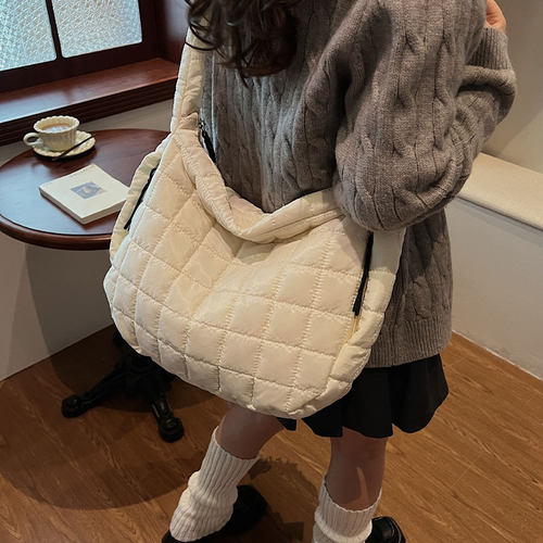 慵懒风羽绒棉服包包女2025新款潮韩版单肩通勤包大容量休闲斜挎包