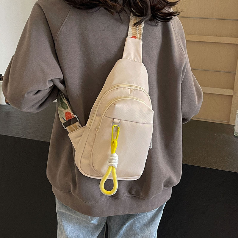 胸包女ins运动背包休闲单肩包百搭轻便斜挎帆布包2025新款小包包