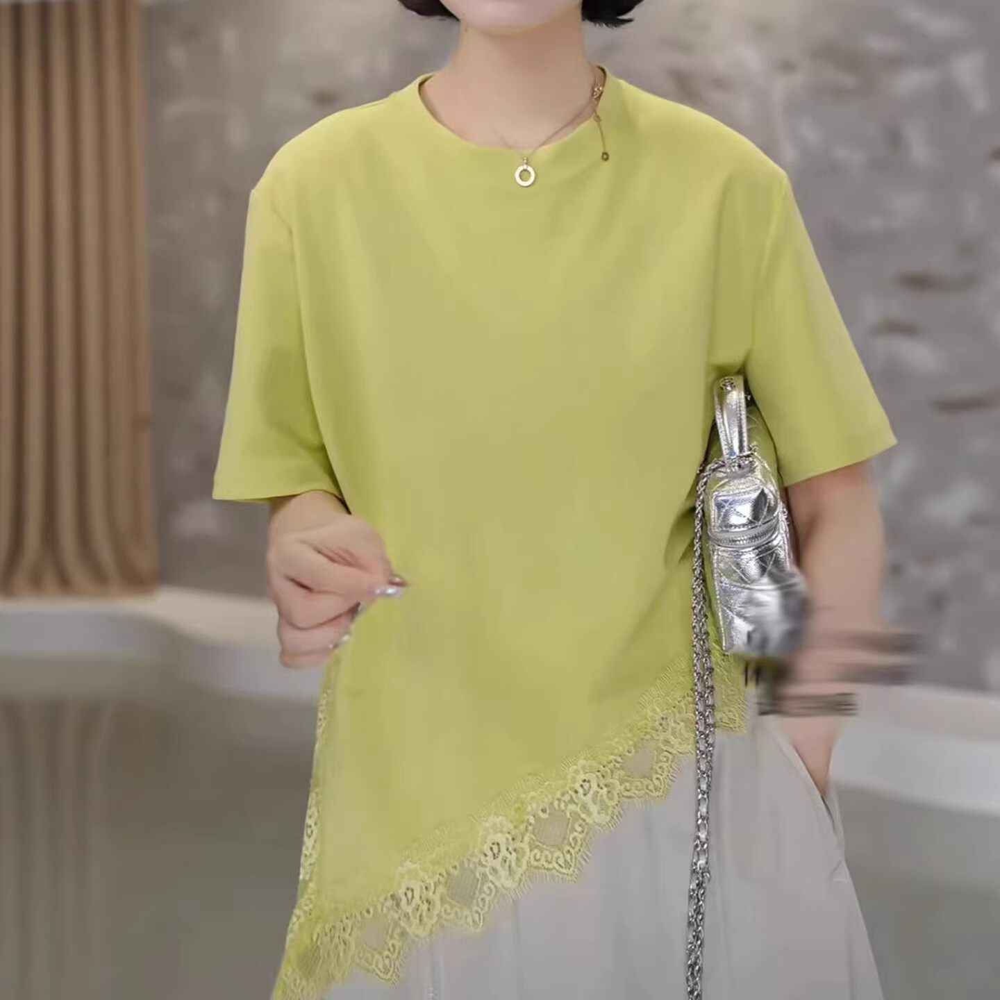 蕾丝拼接不规则下摆短袖T恤女2026夏大码胖mm小众设计感别致上衣