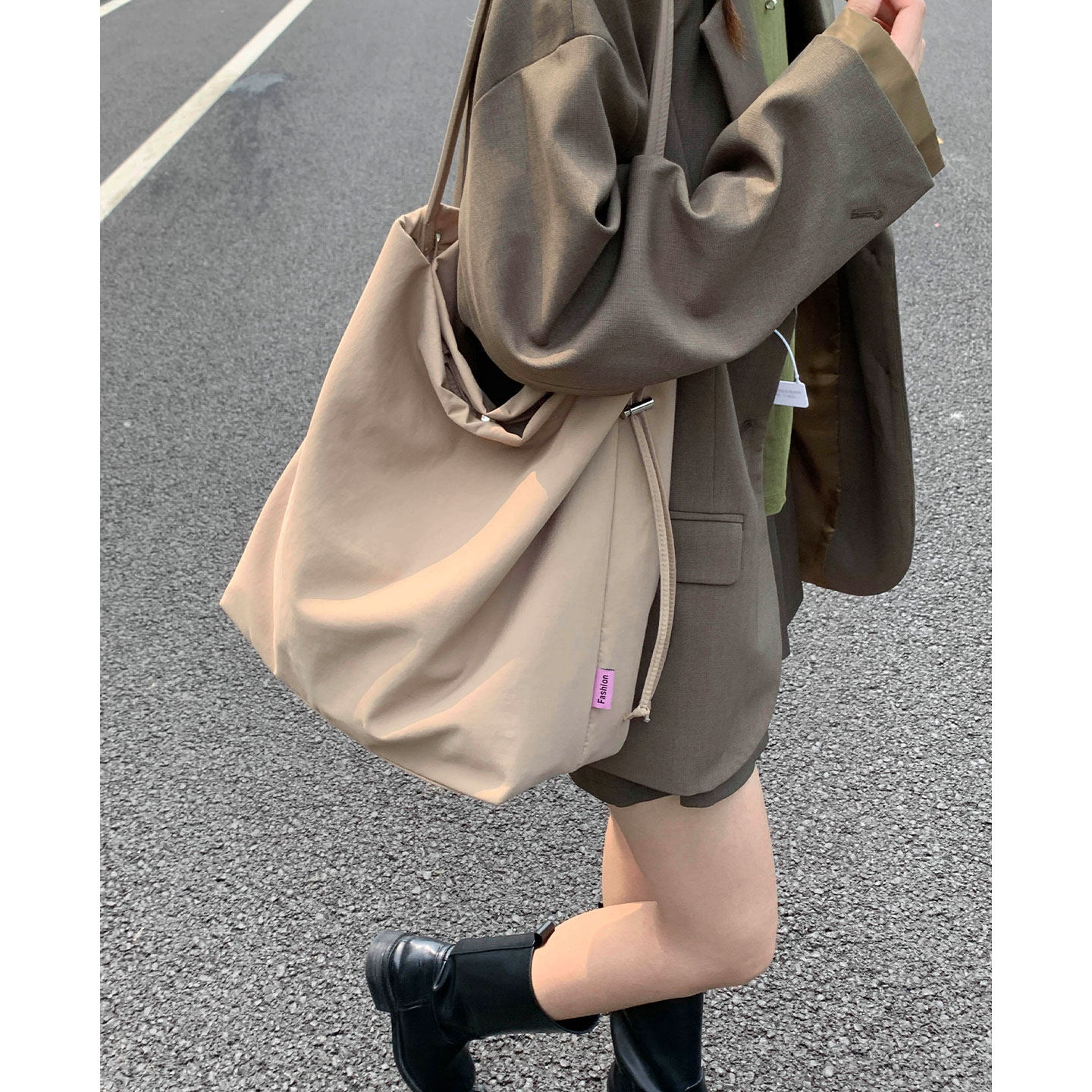 原创小众慵懒风帆布包女2026新款大容量水桶包休闲单肩通勤托特包