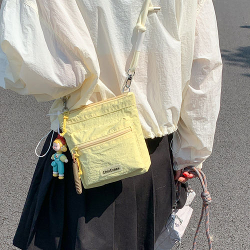 日常通勤帆布手机包包女2026新款ins小众设计斜挎包夏季休闲方包