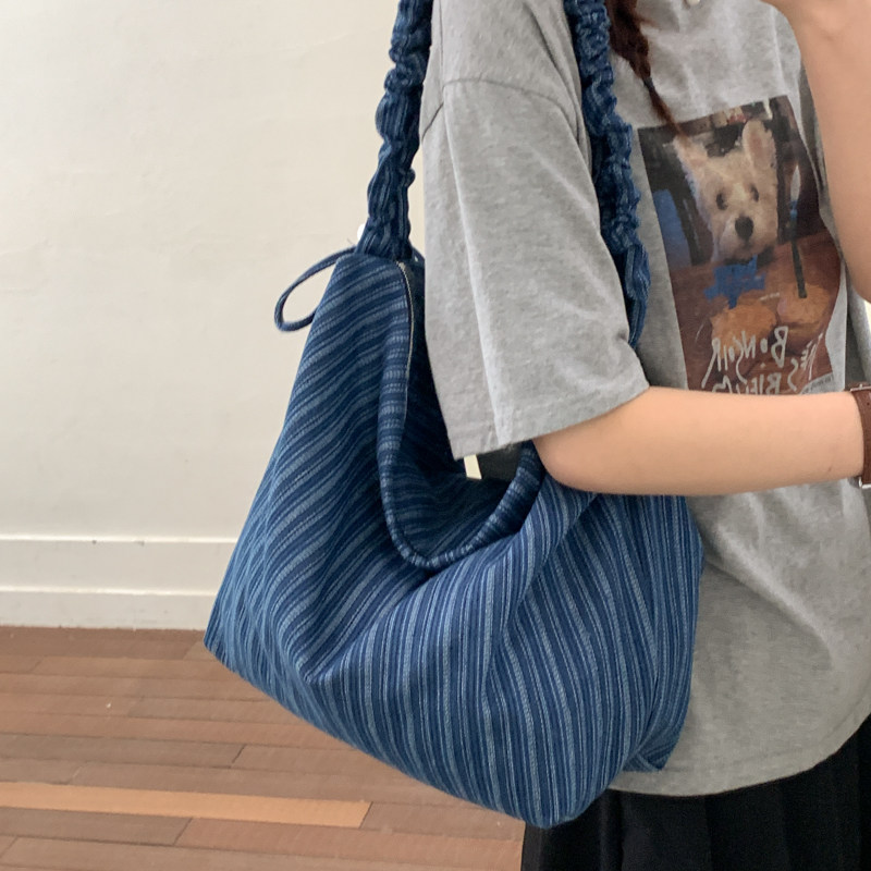 日韩风条纹牛仔布托特包女2026新款大容量轻便休闲通勤单肩斜挎包
