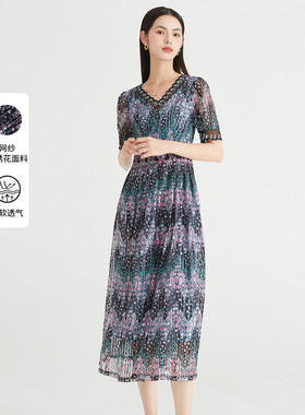 马天奴春夏新款黑色印花网纱收腰连衣裙子V领短袖碎花裙法式气质