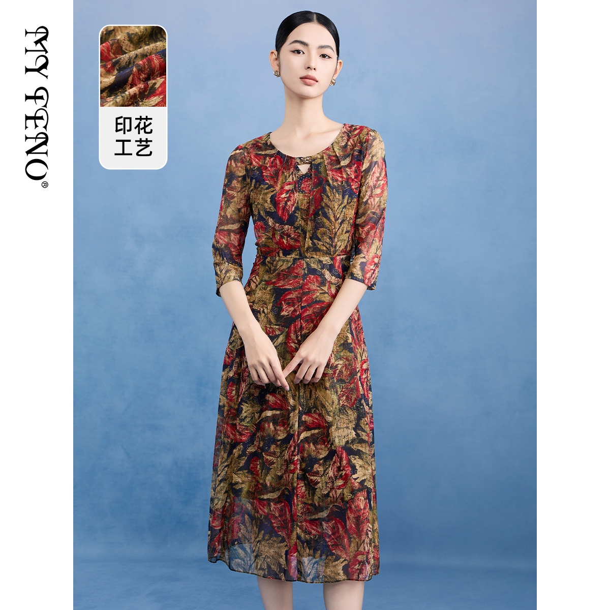 马天奴气质印花圆领收腰连衣裙