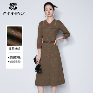 马天奴2025秋冬新款咖色翻领长袖收腰提花针织连衣裙子复古老钱风