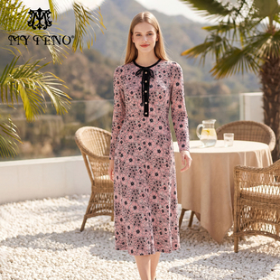 马天奴女装春秋新款粉色圆领系带提花针织连衣裙子收腰长袖时尚