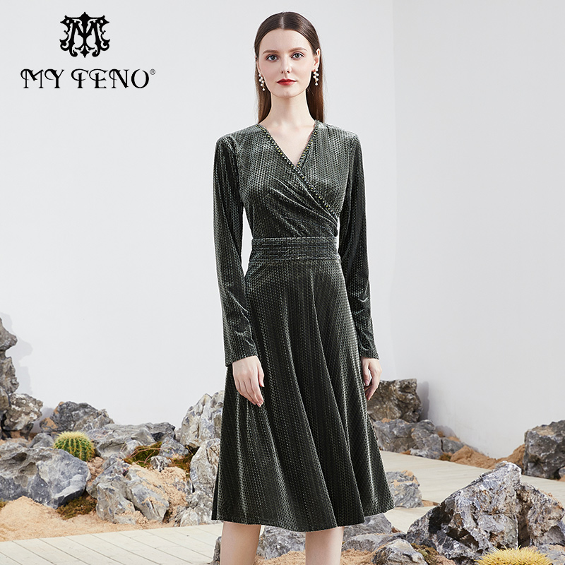 马天奴V领丝绒连衣裙礼裙