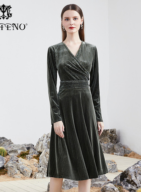 马天奴女装秋冬新款绿色V领丝绒连衣裙子收腰钉珠长裙复古气质