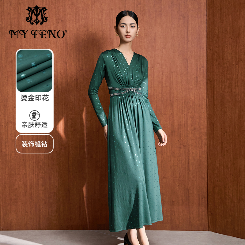 马天奴绿色V领烫金缝钻连衣裙
