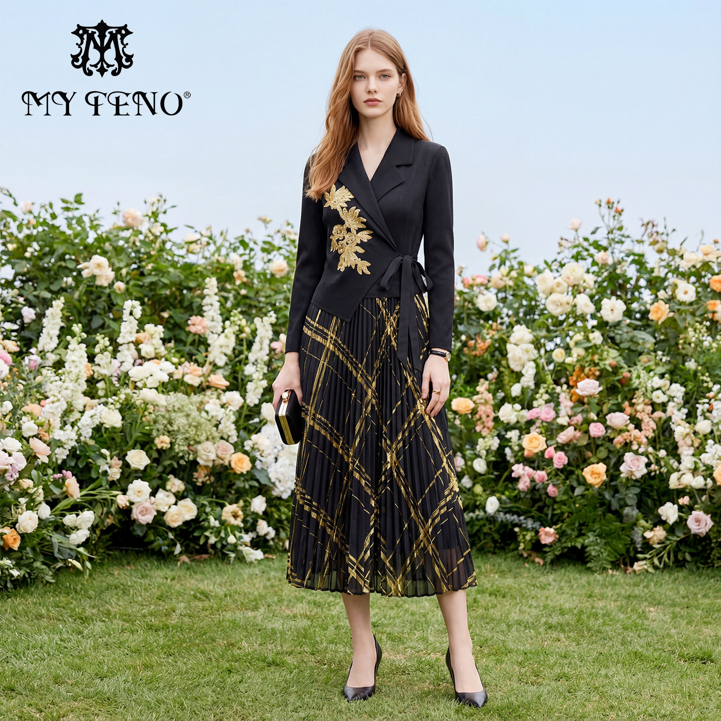 马天奴女装春秋新款黑色刺绣拼接印花百褶连衣裙子系带收腰假两件