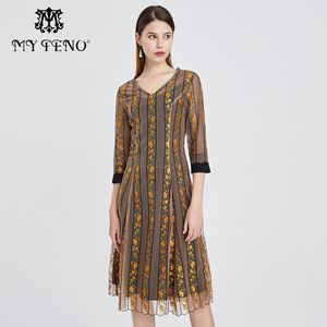 马天奴女装春夏姜黄色刺绣网纱V领连衣裙子七分袖收腰时尚气质