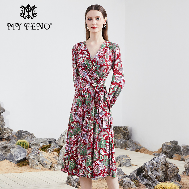 马天奴红棕印花收腰长袖连衣裙