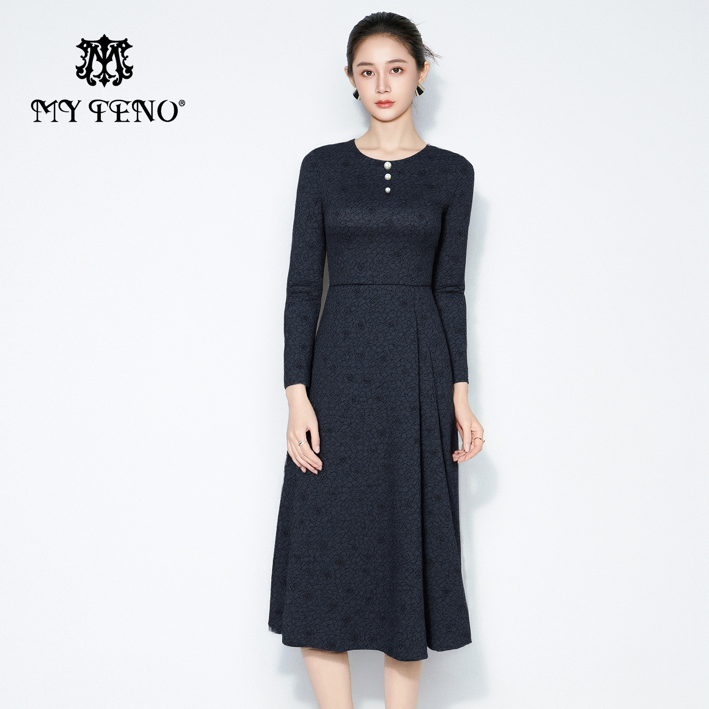 马天奴提花圆领长袖收腰连衣裙