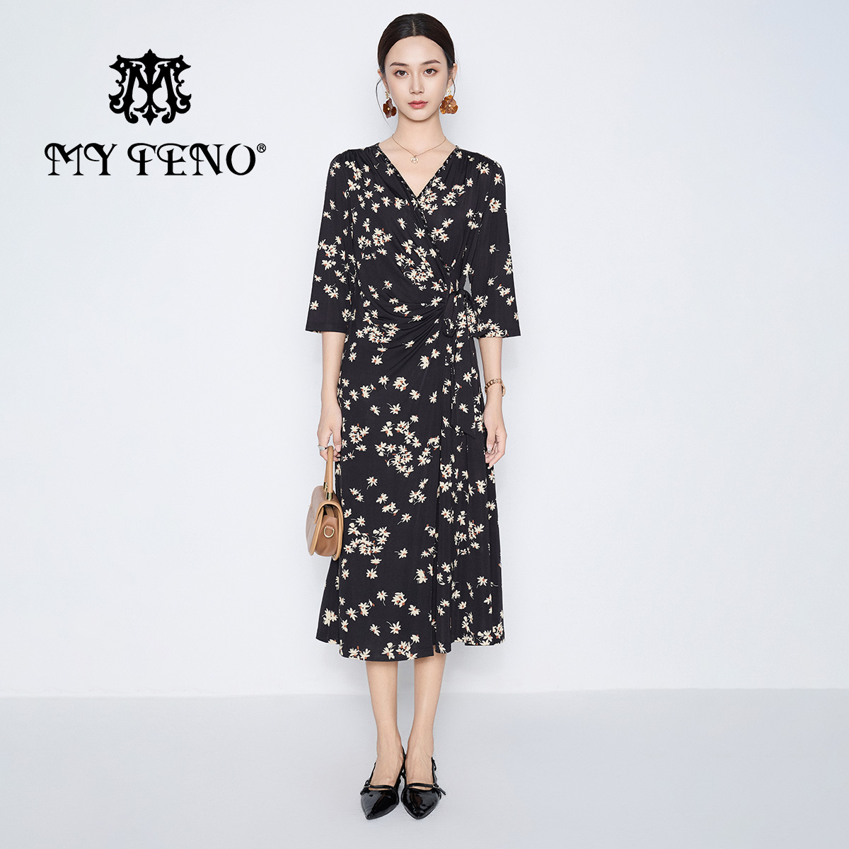 马天奴黑色印花收腰连衣裙