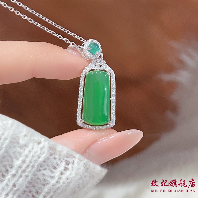 绿玉髓无事牌纯银项链女时尚轻奢